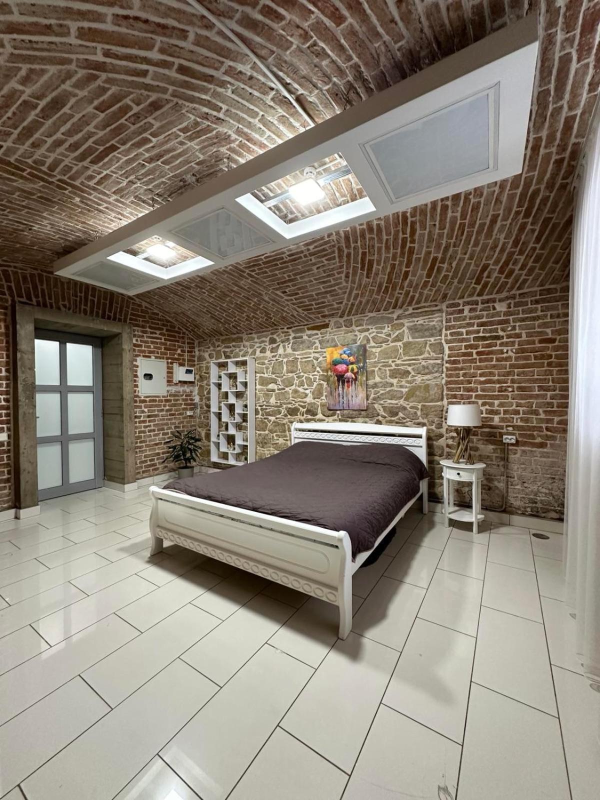 2Х Кім-Й Loft На Площі Філармонії By Willox Apartman Csernyivci Kültér fotó