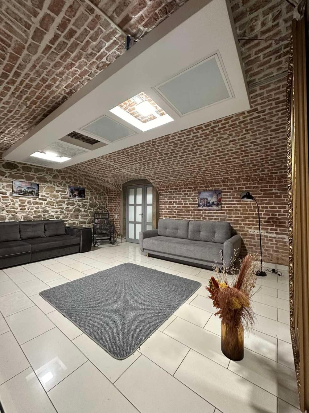 2Х Кім-Й Loft На Площі Філармонії By Willox Apartman Csernyivci Kültér fotó